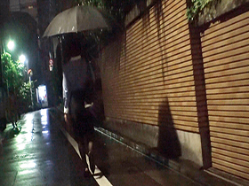 雨が降りしきる日、音が消される為レイパーが犯行に及ぶ　　サンプル画像08